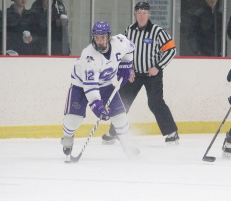 Hockey Outlasts Elmira 3-1 in Non-Conference Action